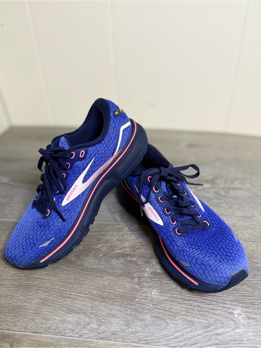 Brooks Ghost 15 Blue Pink Athletic Running Shoes Sneakers Women’s Size 8 Medium
